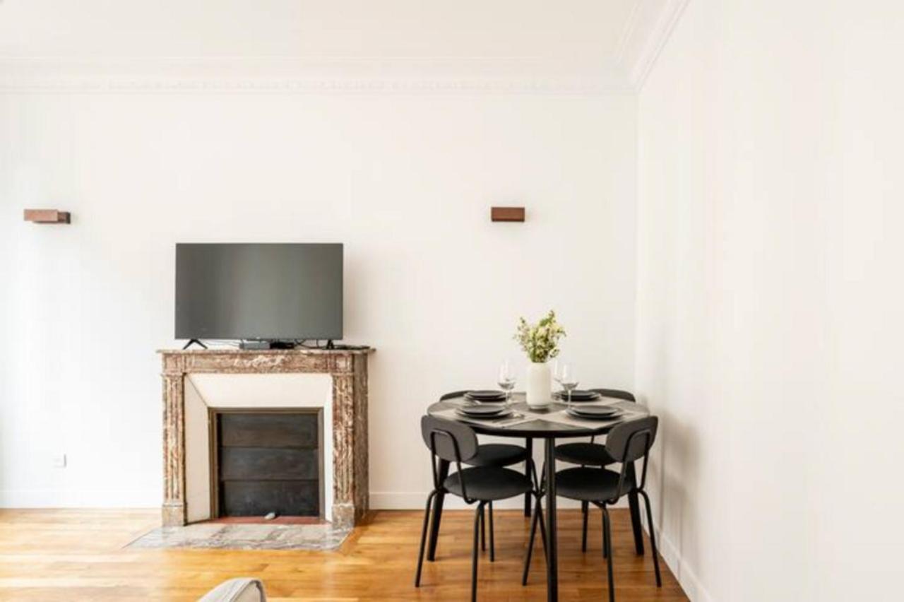 The Square, Paris-Asnieres, Private Apartment With Bedroom And Living Room Esterno foto